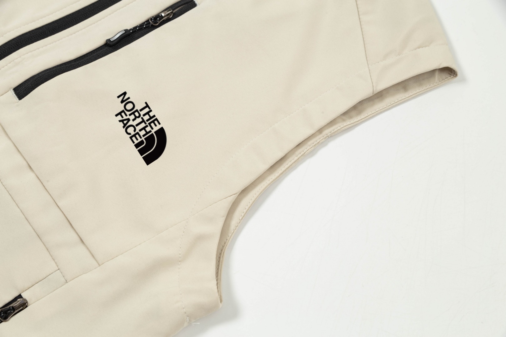 THE NORTH FACE SS New Outdoor Windproof, Water-Resistant, Breathable Lightweight Vest– White