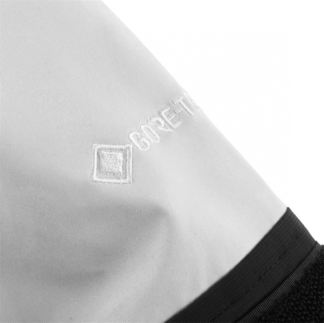 THE NORTH FACE 1990 Classic Outdoor Waterproof Jacket–White