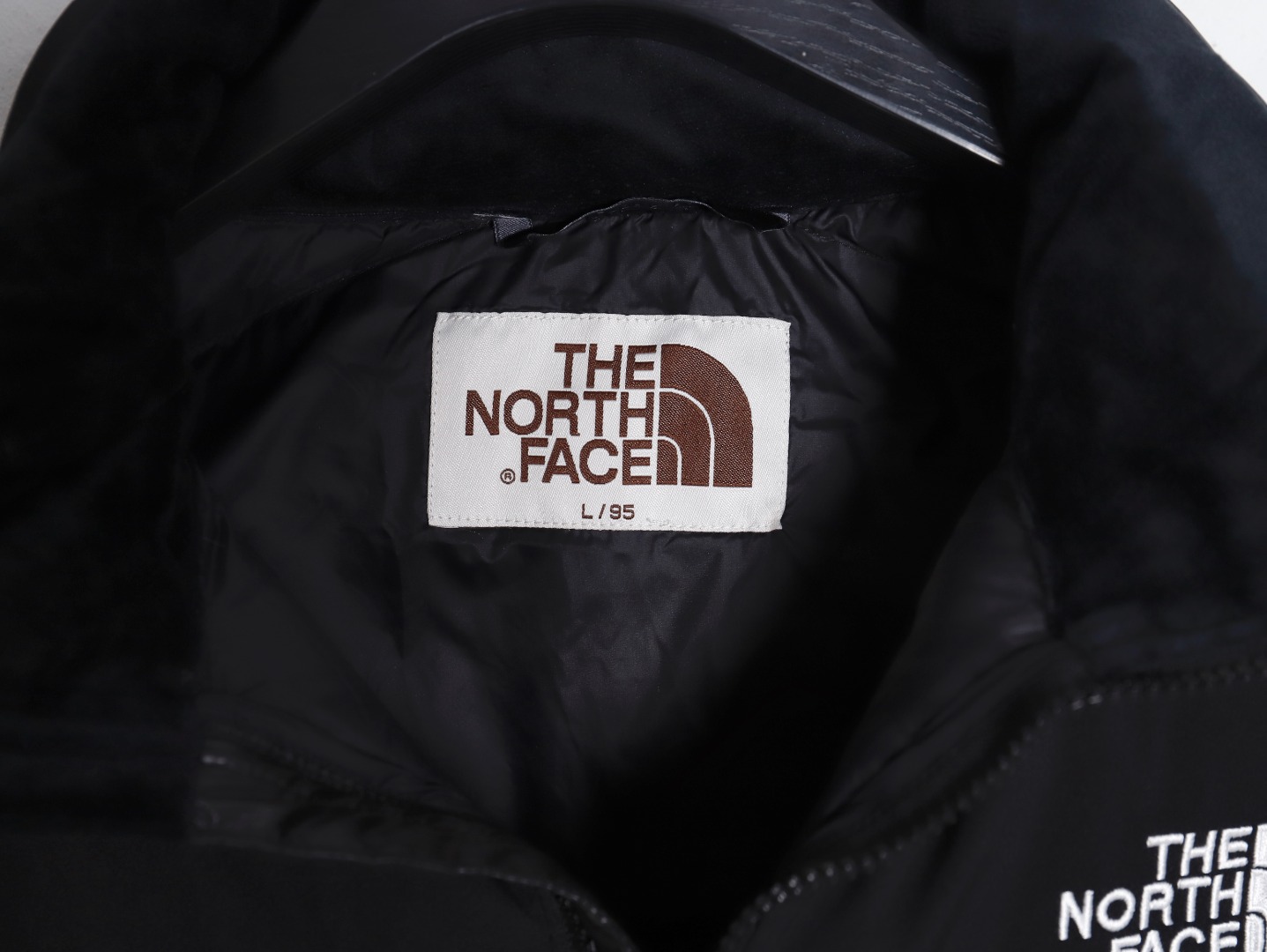 THE NORTH FACE TNF 22SS 82B Short Retro Shiny Down Jacket – Black