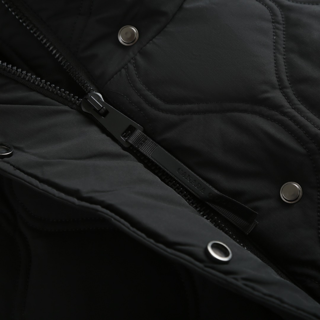 Canada Goose Women’s Hooded Down Jacket Black