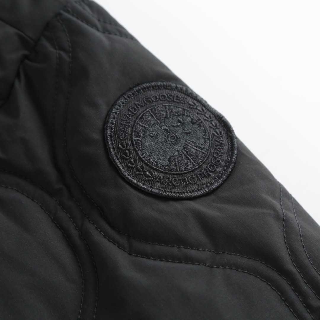 Canada Goose Women’s Hooded Down Jacket Black