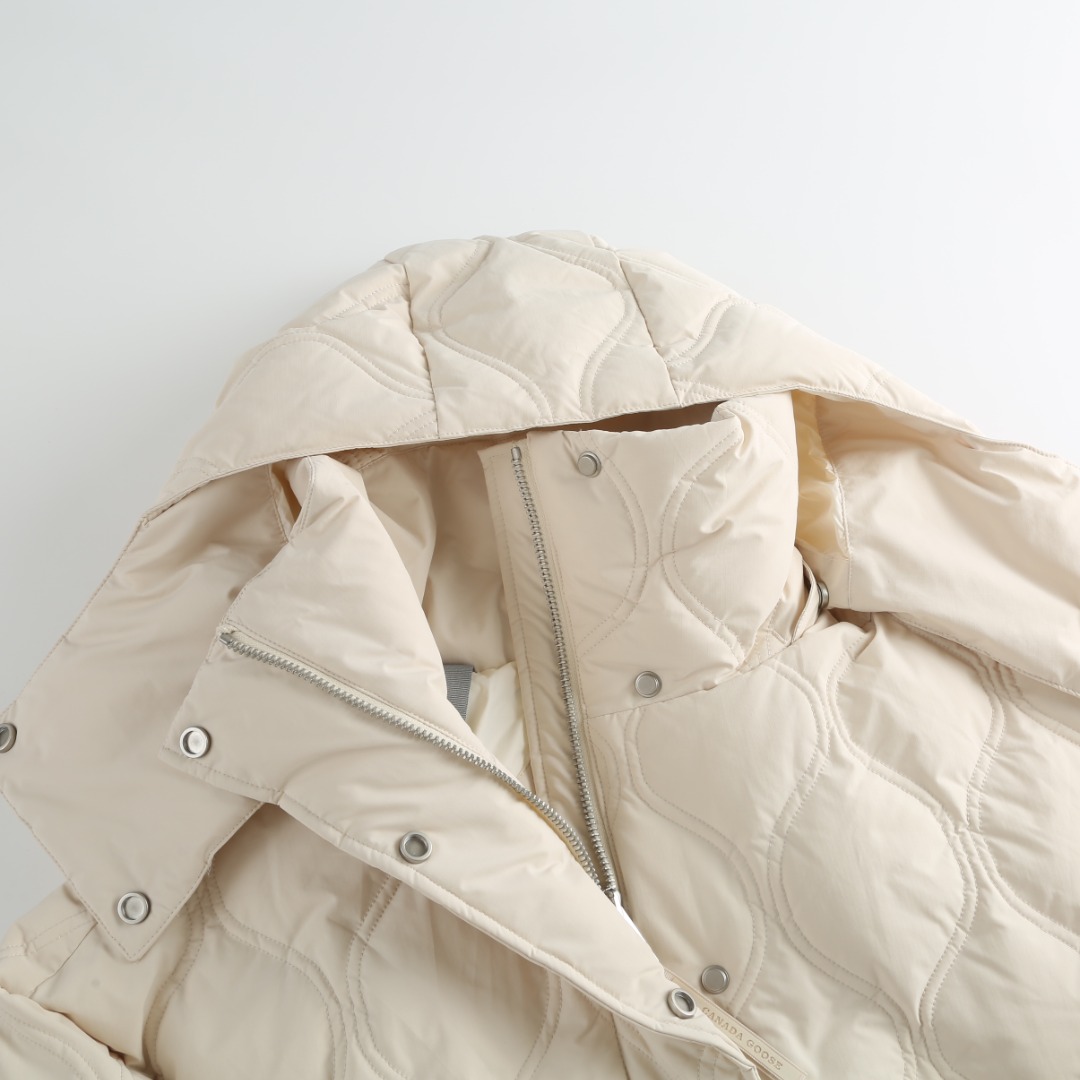 Canada Goose Women’s Hooded Down Jacket White