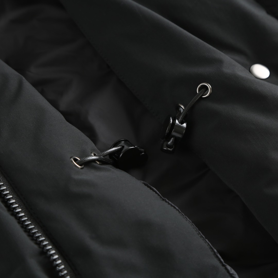 Canada Goose Women’s Hooded Down Jacket Black