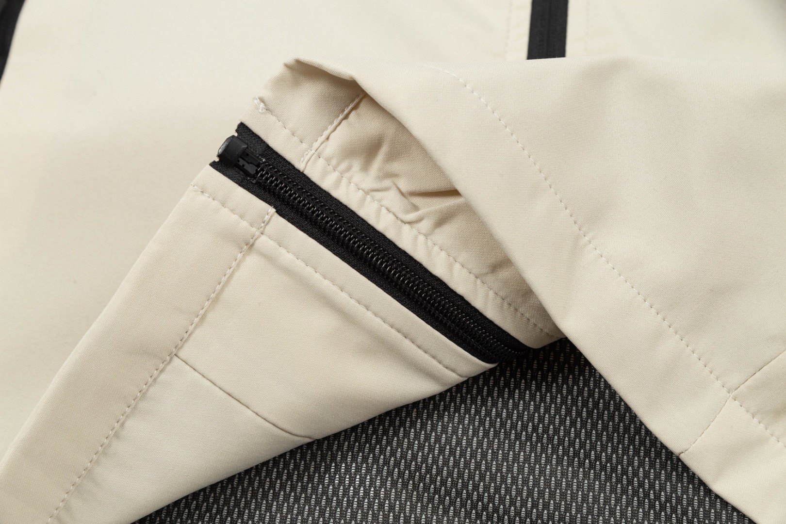 THE NORTH FACE SS New Outdoor Windproof, Water-Resistant, Breathable Lightweight Vest– White