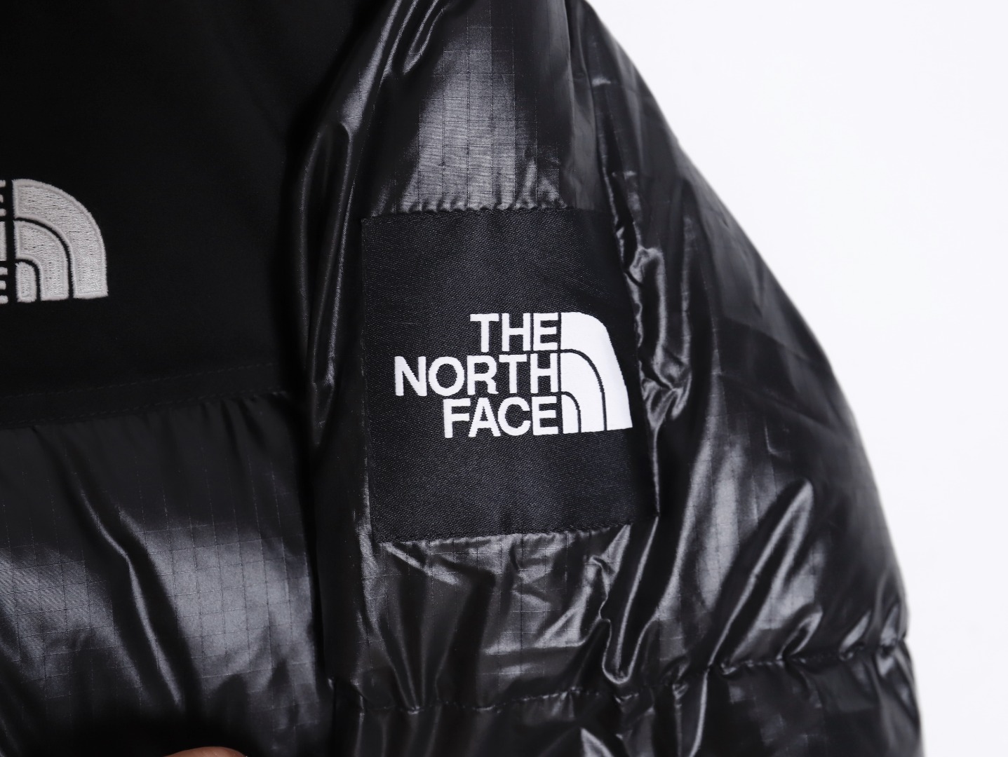 THE NORTH FACE TNF 22SS 82B Short Retro Shiny Down Jacket – Black