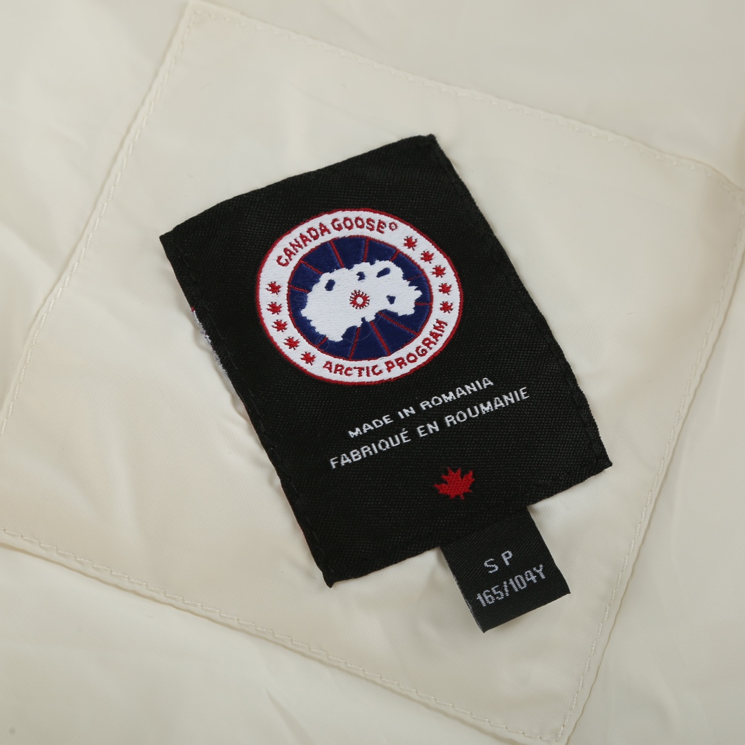 Canada Goose Women’s Wide-Stitch Knitted Down Jacket – White