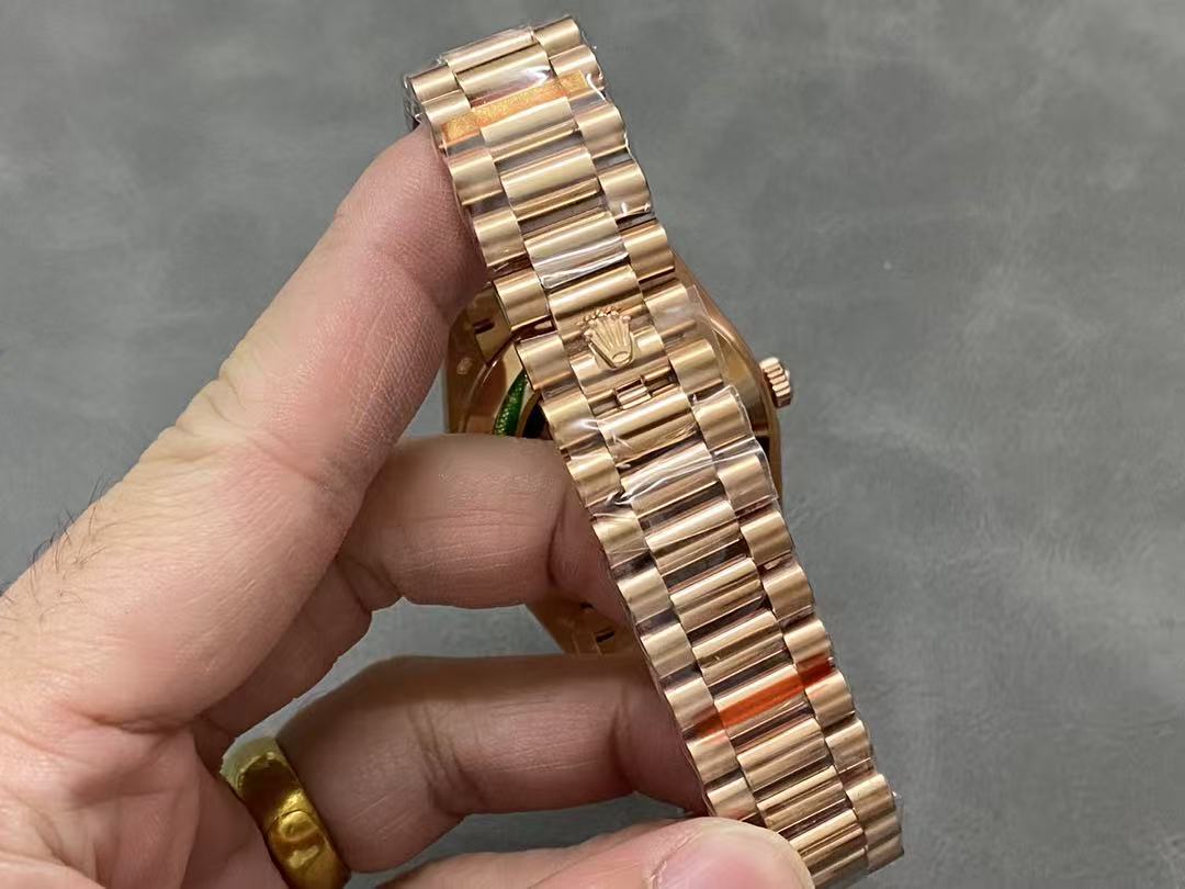 'Oscars' Smoke Grey Dial 228235