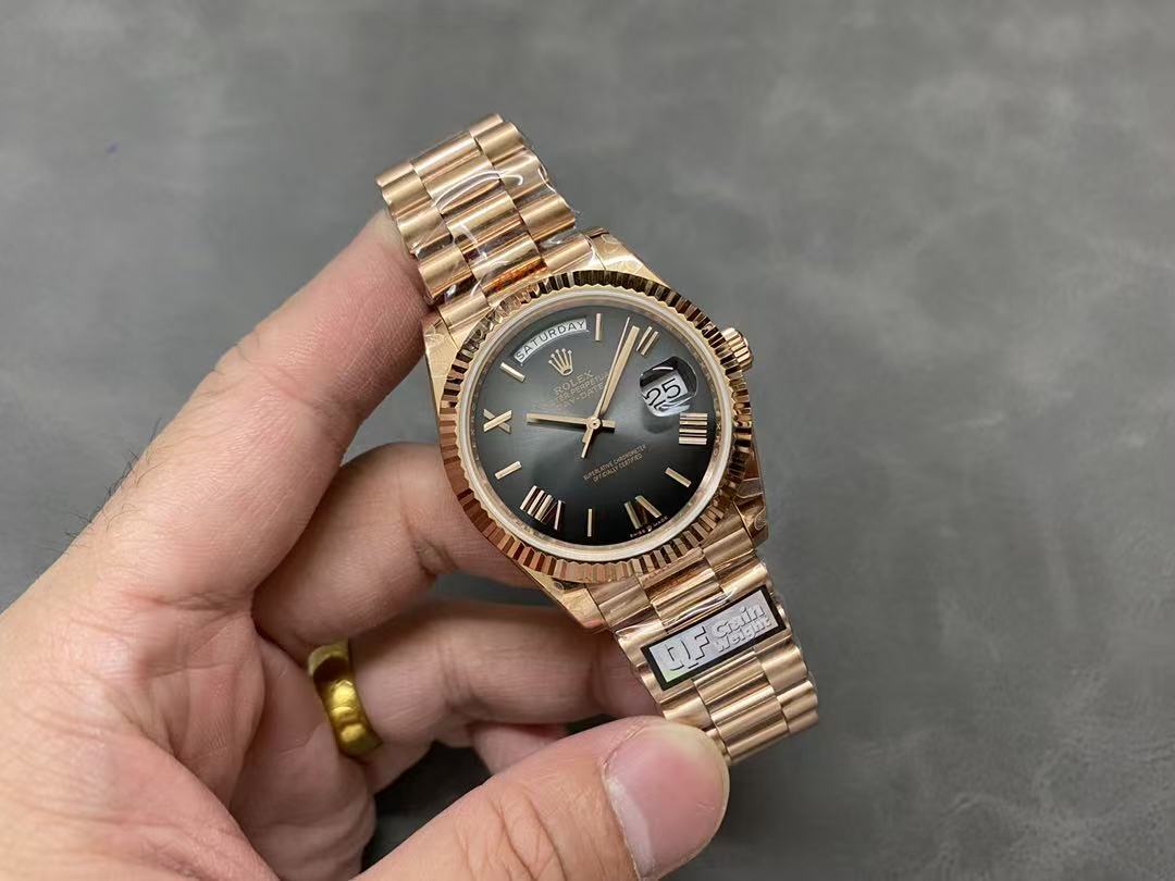 'Oscars' Smoke Grey Dial 228235