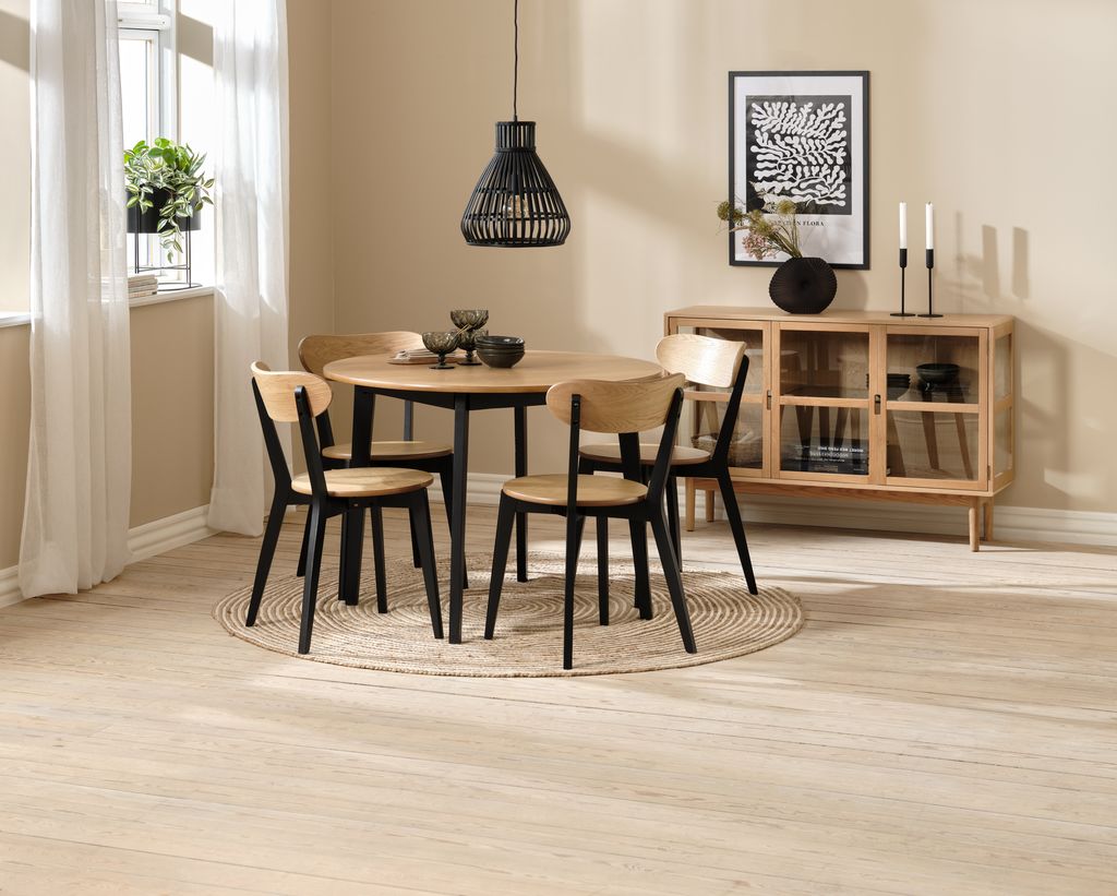 JEGIND D105 table oak + 4 JEGIND chairs oak/black