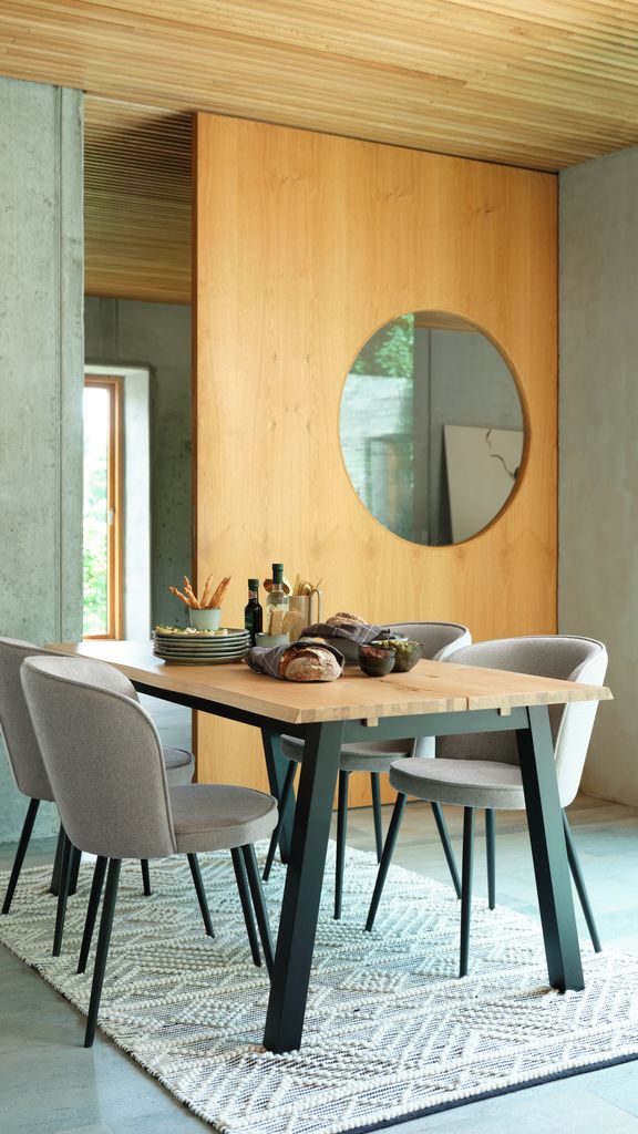 SKOVLUNDE L160 table natural oak + 4 RISSKOV chair l. grey
