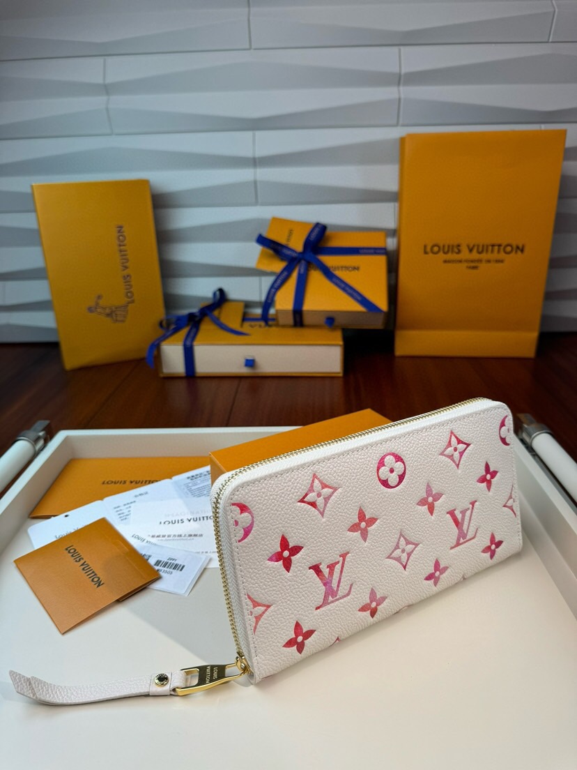 Louis Vuitton Monogram Sunrise Size 19.5*10.5*2.5cm