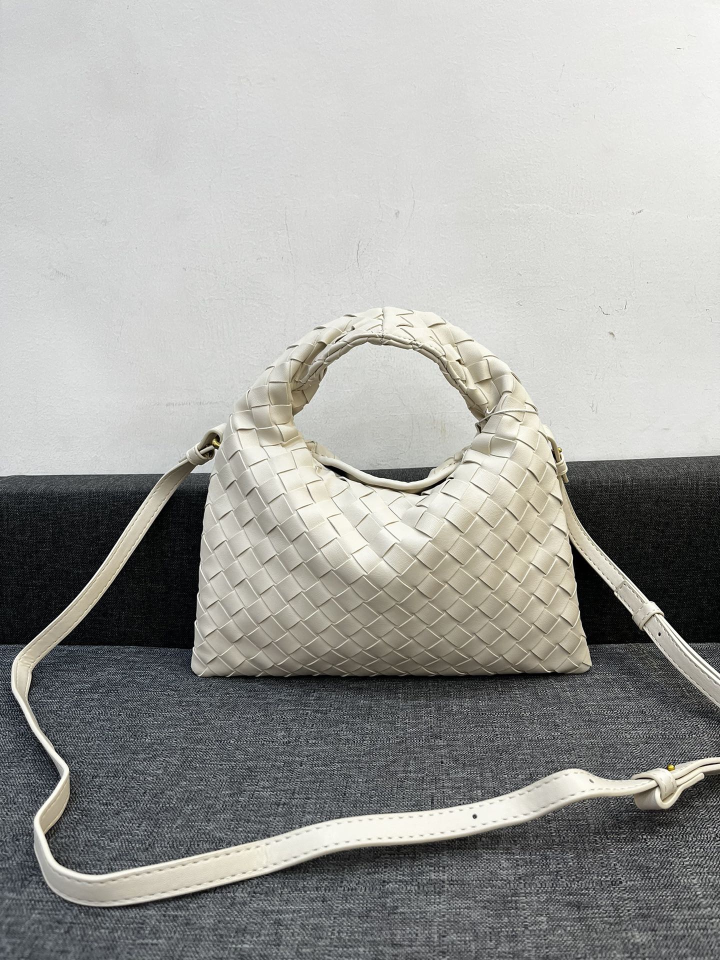 Bottega Veneta HO Shoulder Bags 28*17cm