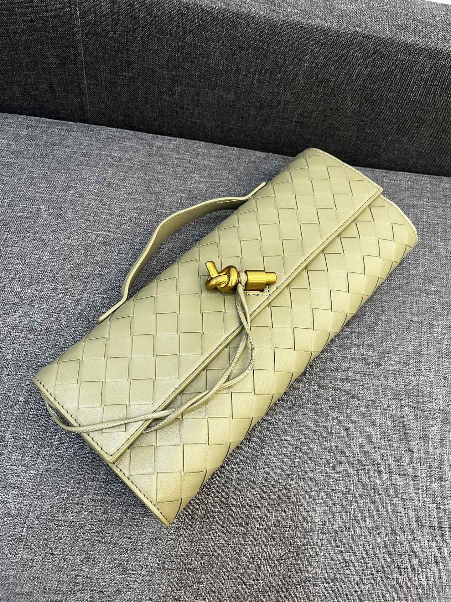 Bottega Veneta Andiamo Clutch 30*13*4cm