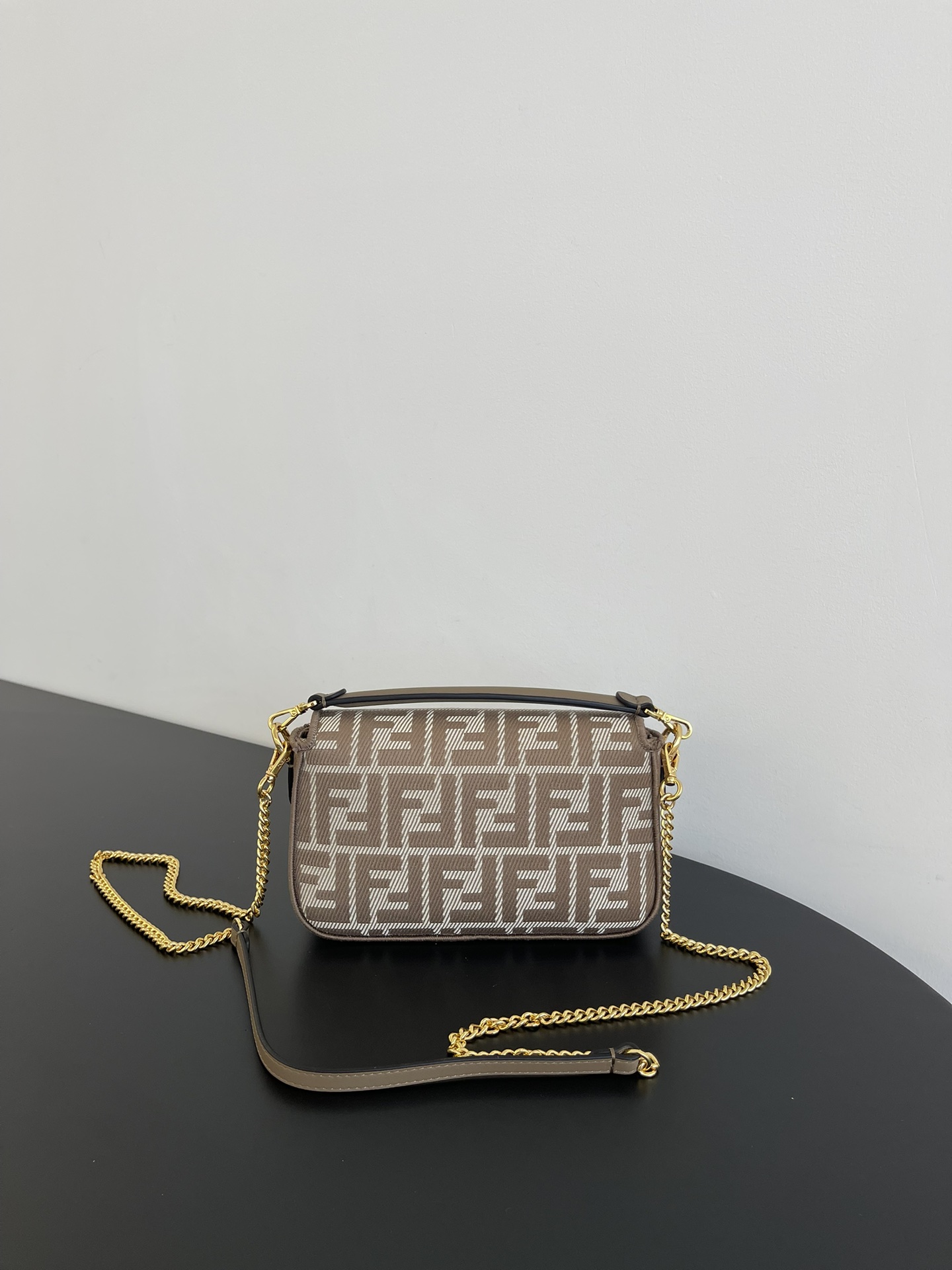 Fendi Baguette Shoulder Bags Small 19*10*4cm