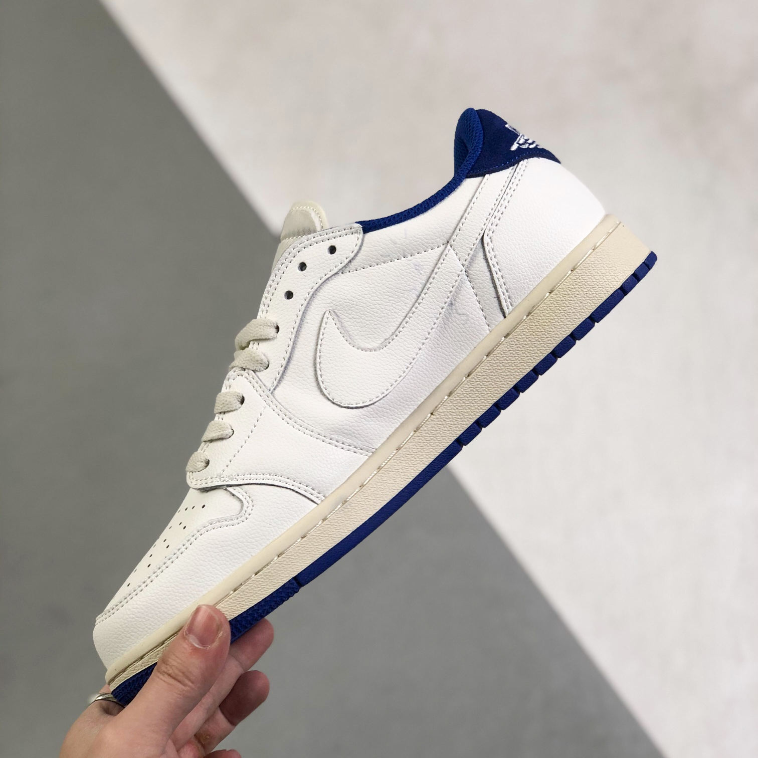 Nike Air Jordan 1 x Travis Scott Low Top Sneaker Shoes Gr. 36-46