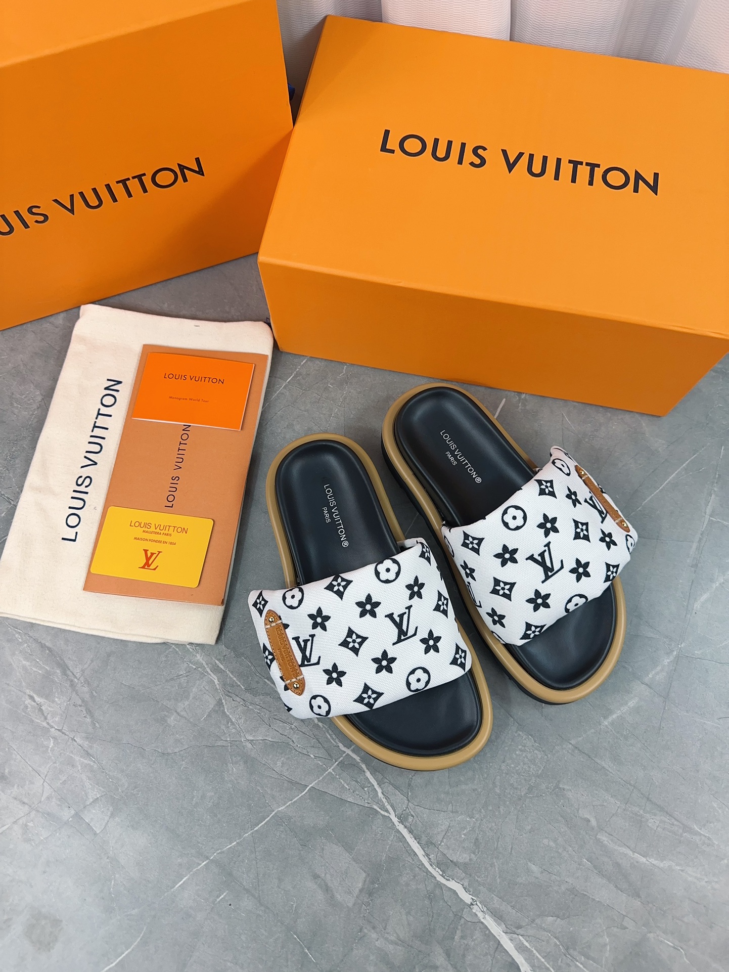 Louis Vuitton Slippers Size 36-45 2-Color