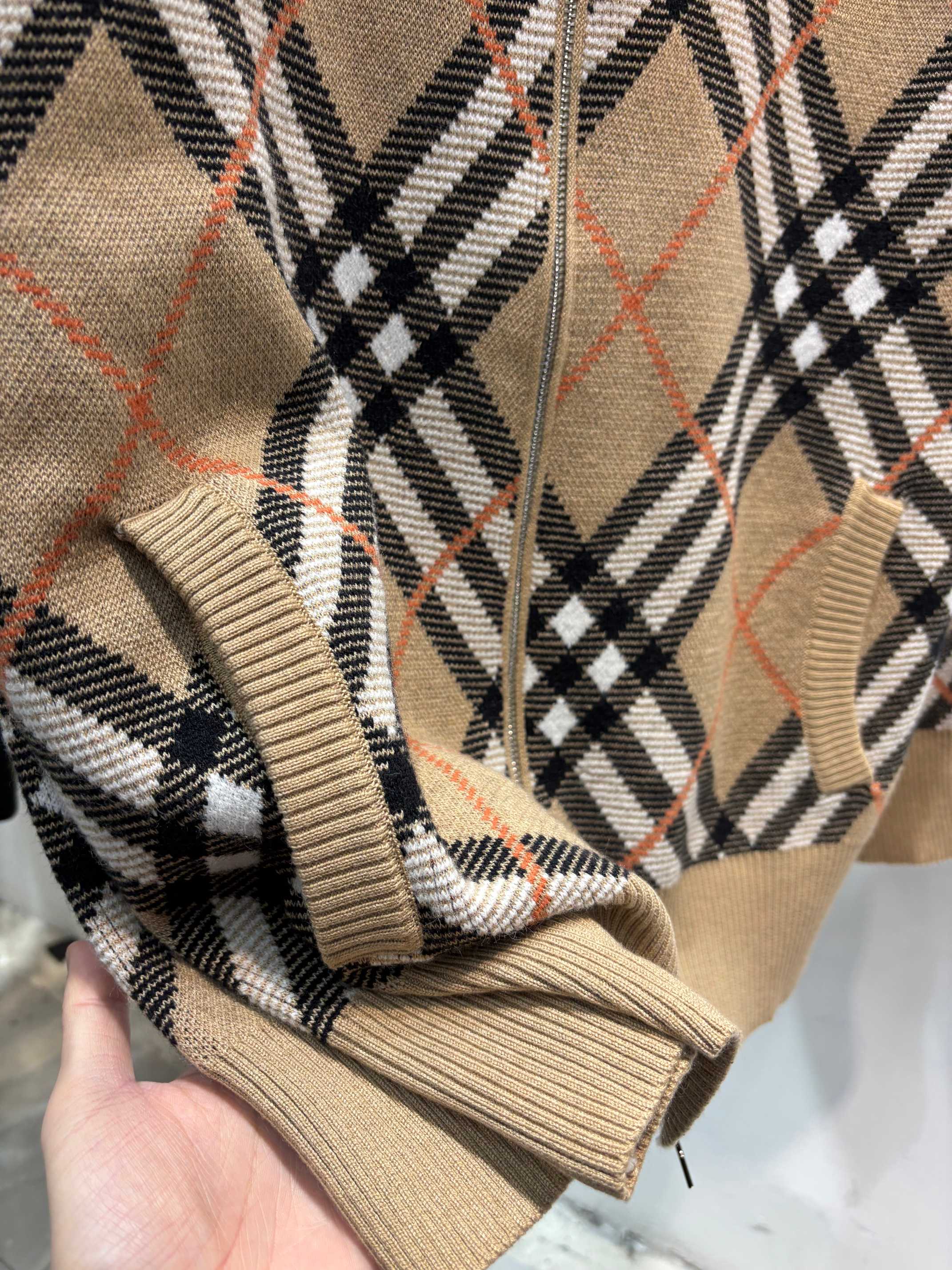 Burberry Unisex Jacket Size S-XL