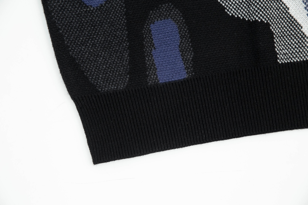 Fendi Unisex Sweatshirt Size S-XXL