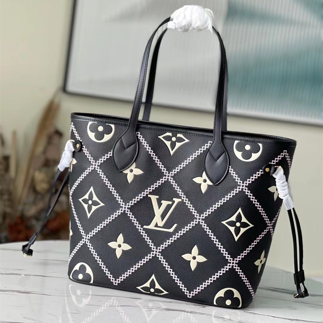 Louis Vuitton M46040 2022 Women Handbag 31*28*14cm