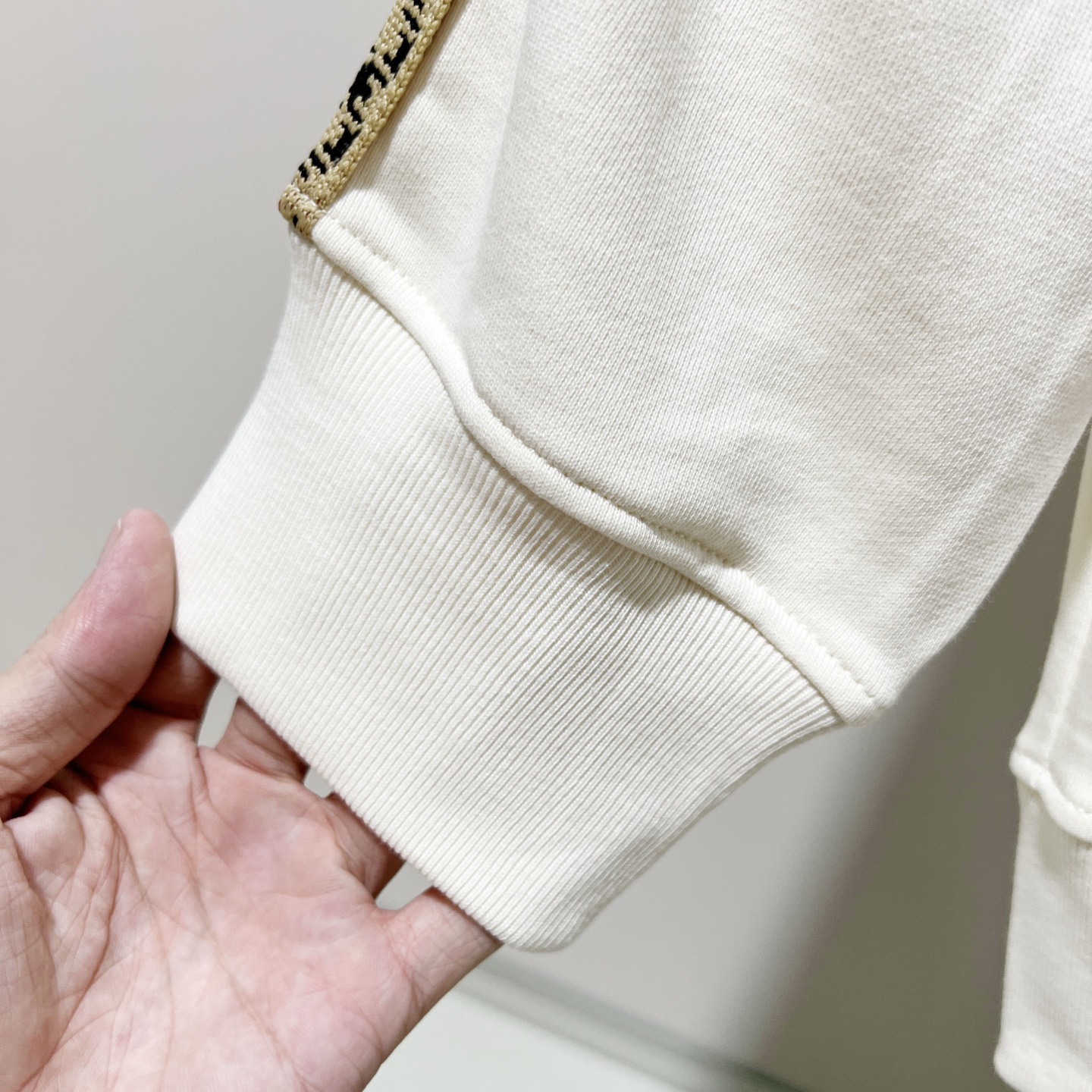 Burberry Unisex Sweatshirt Size S-XL