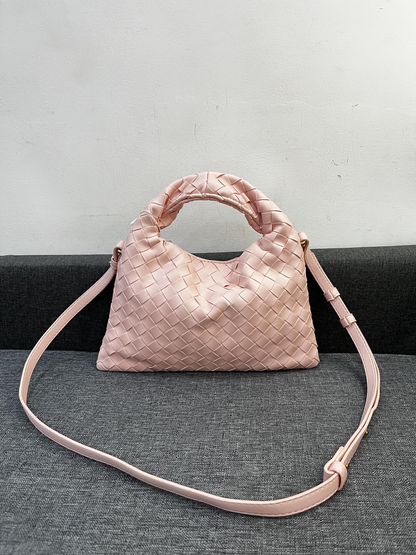 Bottega Veneta HO Shoulder Bags 28*17cm