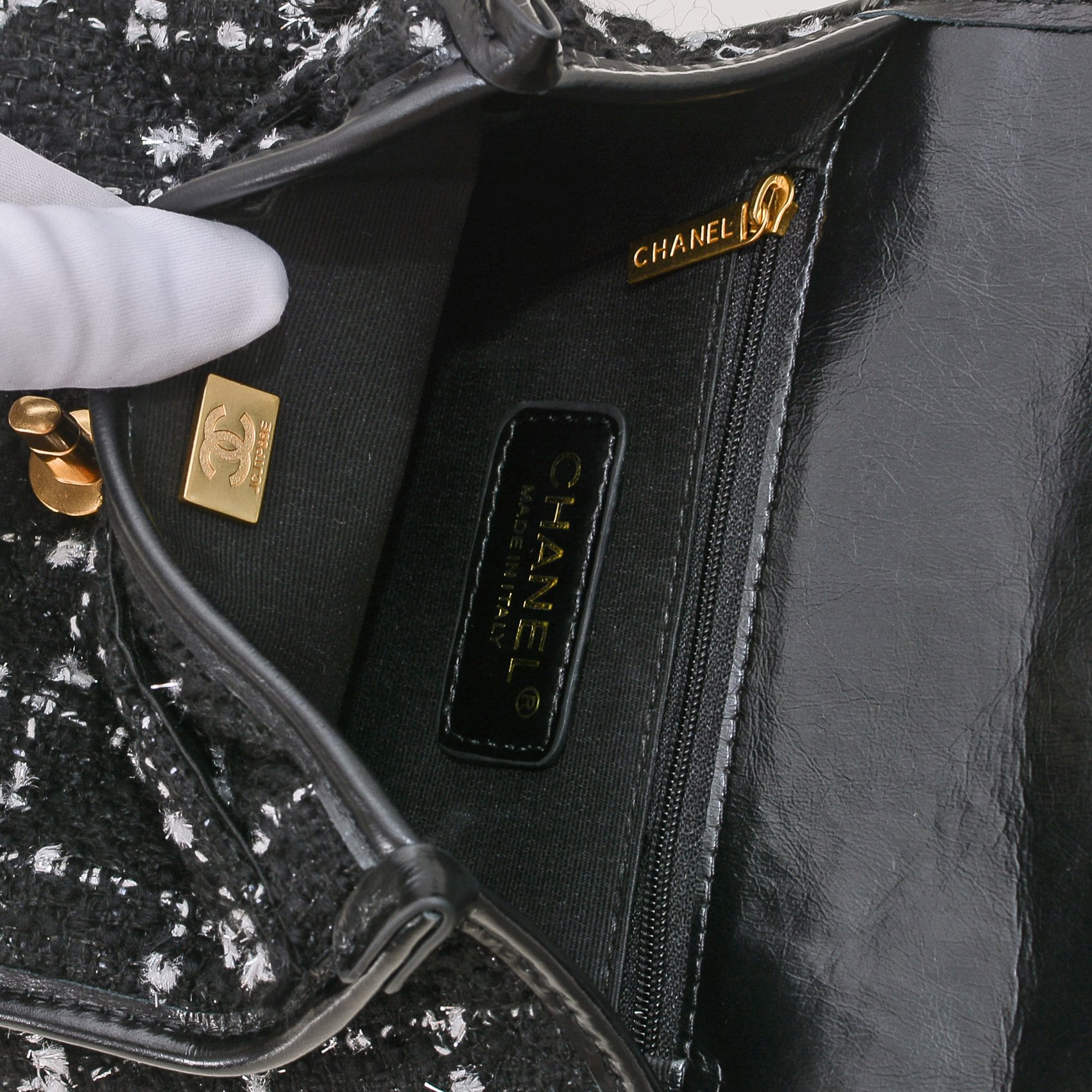 Chanel Chain Shoulder Bags Size 18*17*7cm Black White