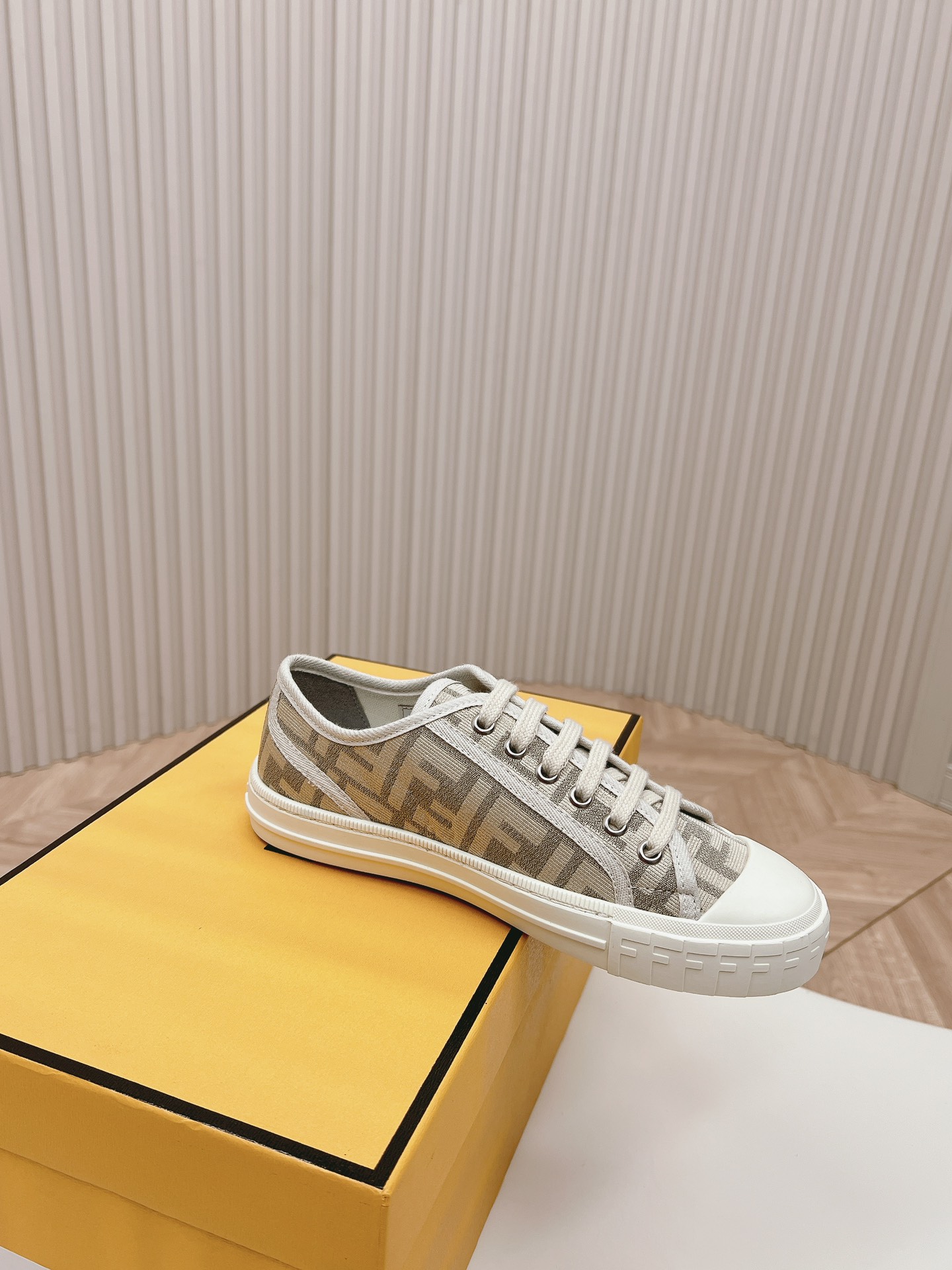 Fendi 2024ss New arrival Sneaker Size 36-40
