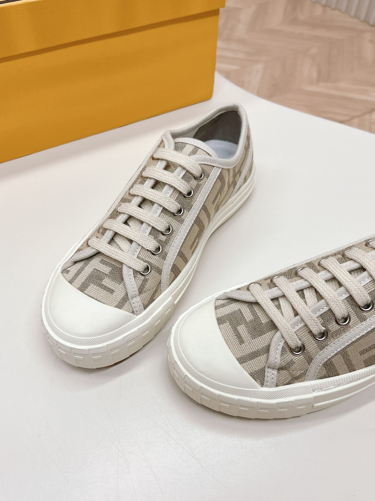 Fendi 2024ss New arrival Sneaker Size 36-40