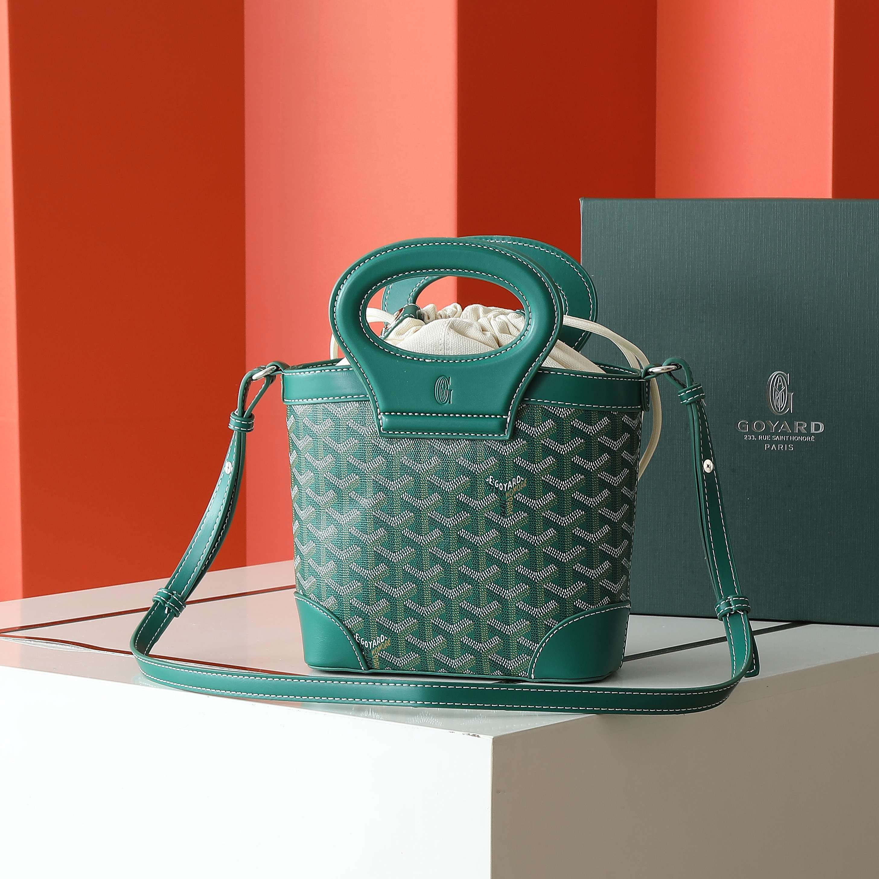 Goyard Beluga Shoulder Bags Size 23*18.5*8cm