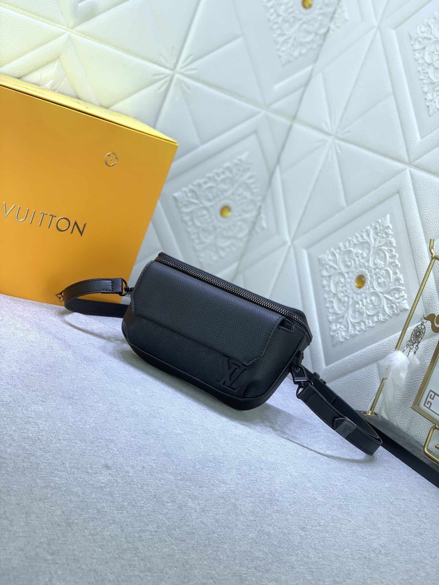 Louis Vuitton M83563 Pilot Shoulder Bags Size 20*12*5cm