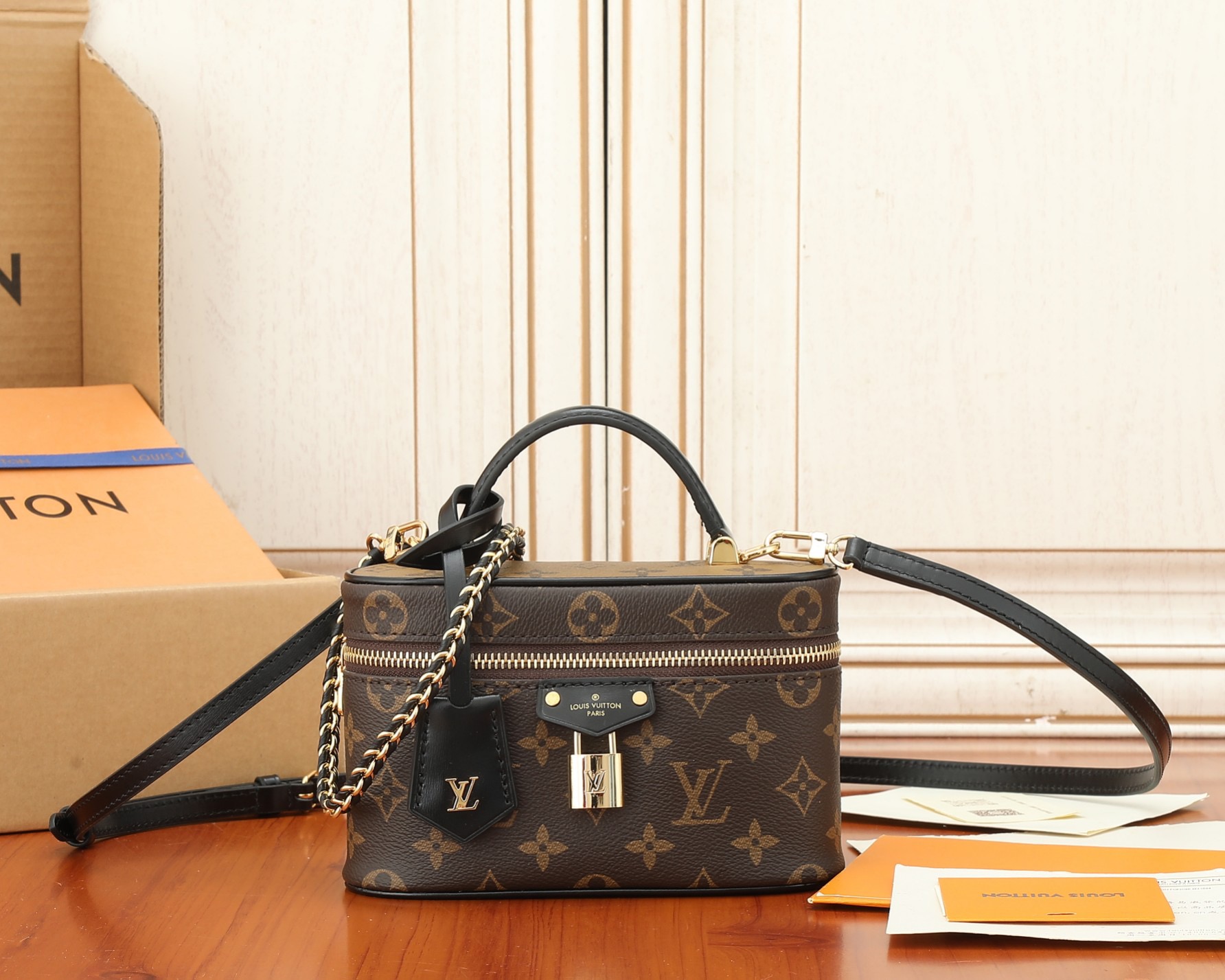 Louis Vuitton M47125 Vanity Chain Pouch Shoulder Bags Size 19*11*6cm