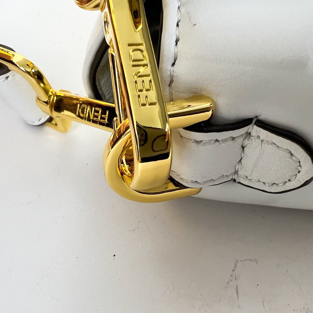 Fendi Baguette Women Shoulder Bags 27*6*15cm