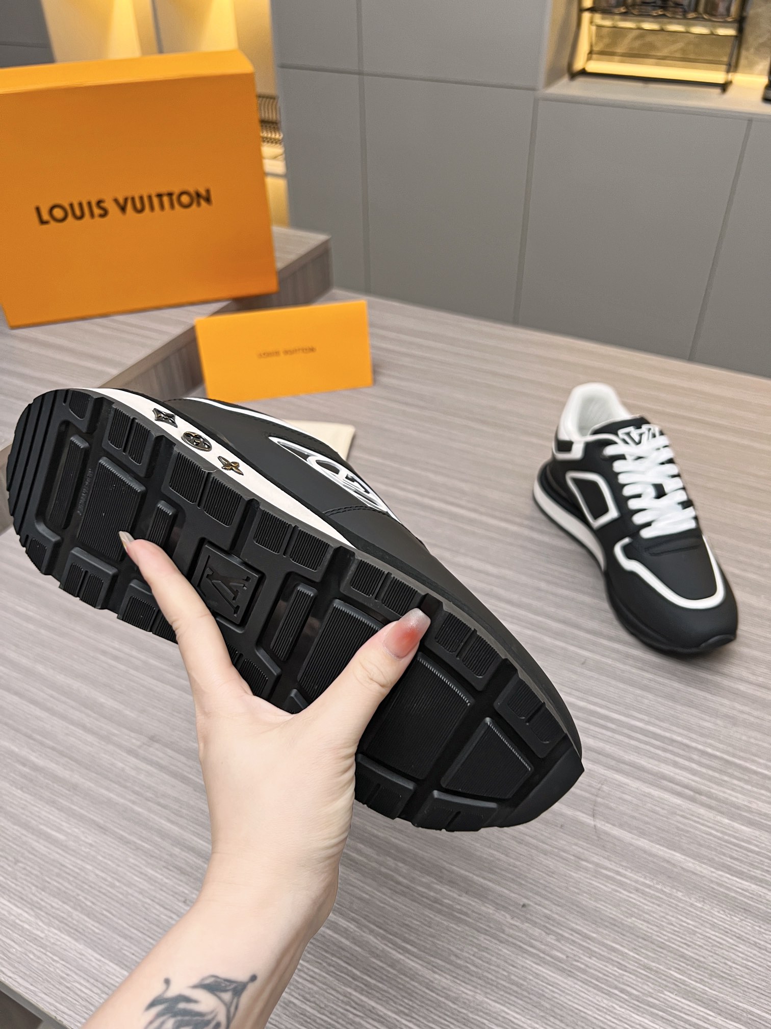 Louis Vuitton 2024ss Runaway Sneaker Size 40-46