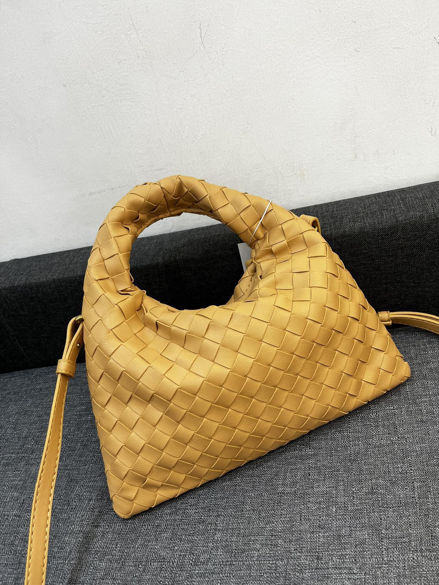 Bottega Veneta HO Shoulder Bags 28*17cm