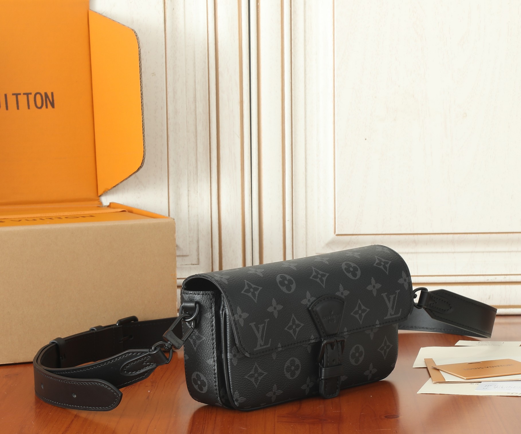 Louis Vuitton M83567 Montsouris Wearable Wallet Shoulder Bags Size 22*12*6cm