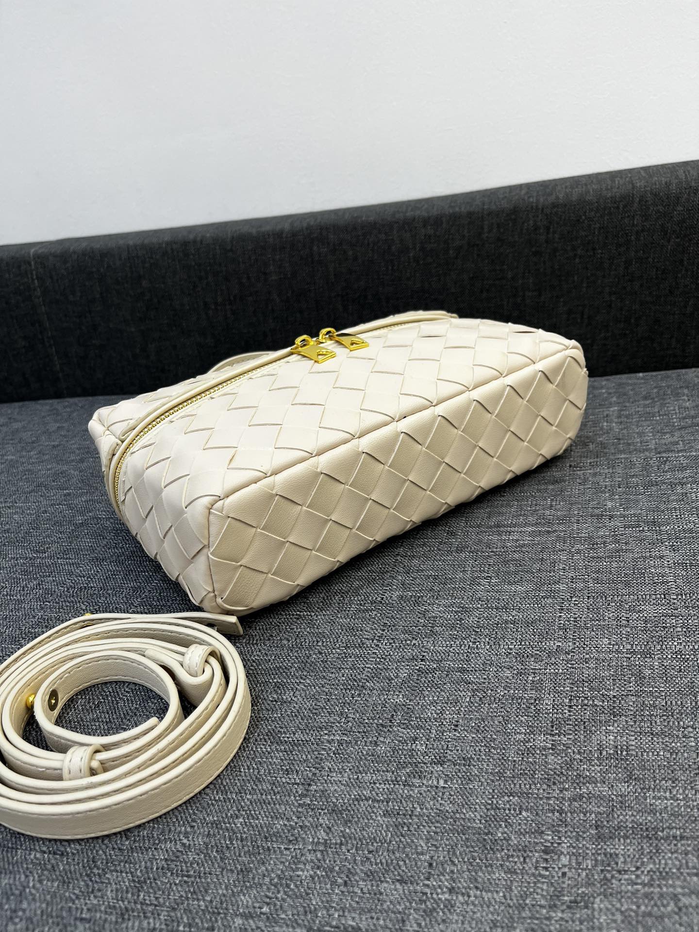 Bottega Veneta Vanity Case Shoulder Bags 24*13*6cm