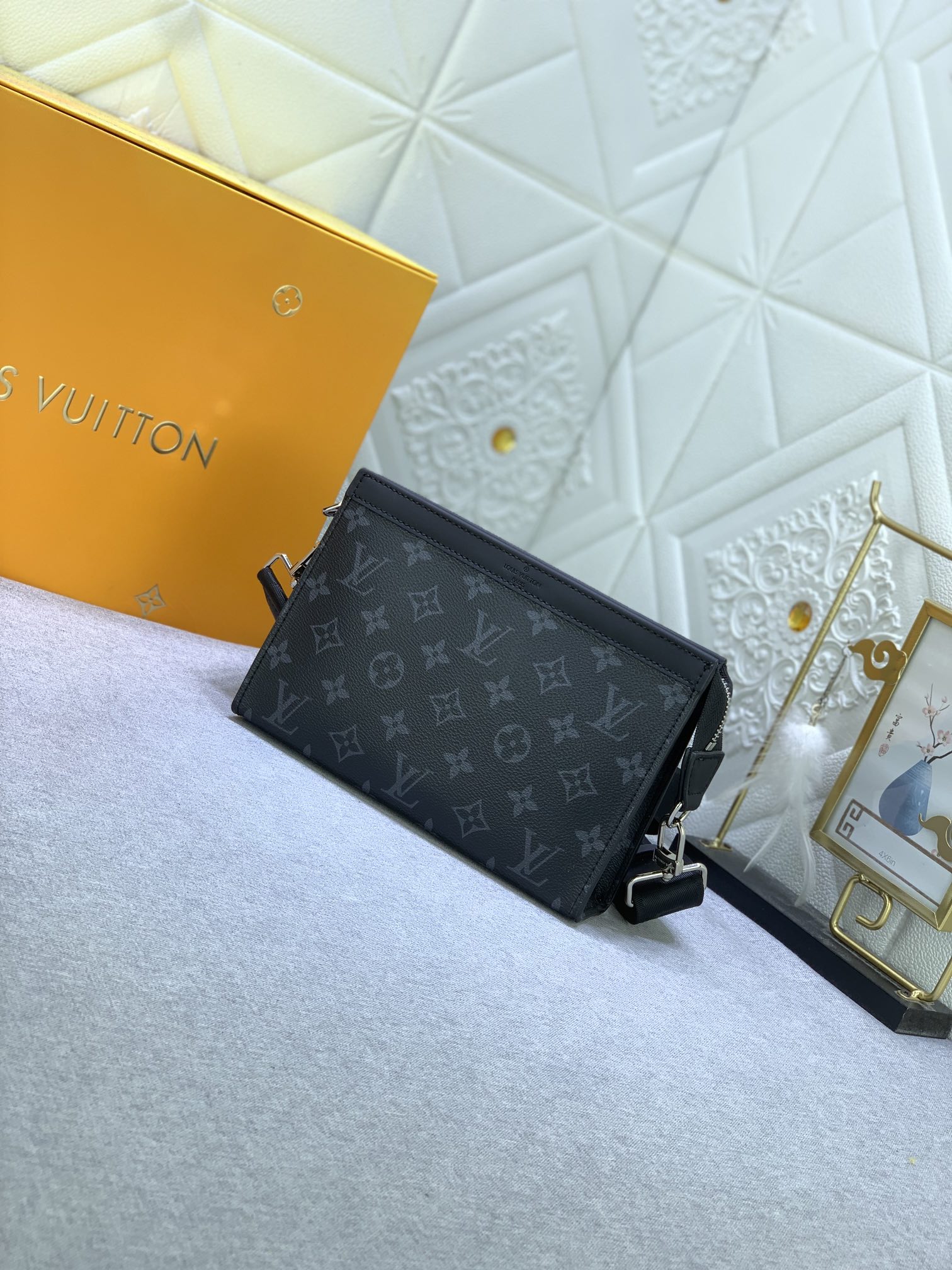 Louis Vuitton M81124 Alpha Wearable Shoulder Bags Size 18*11*6cm