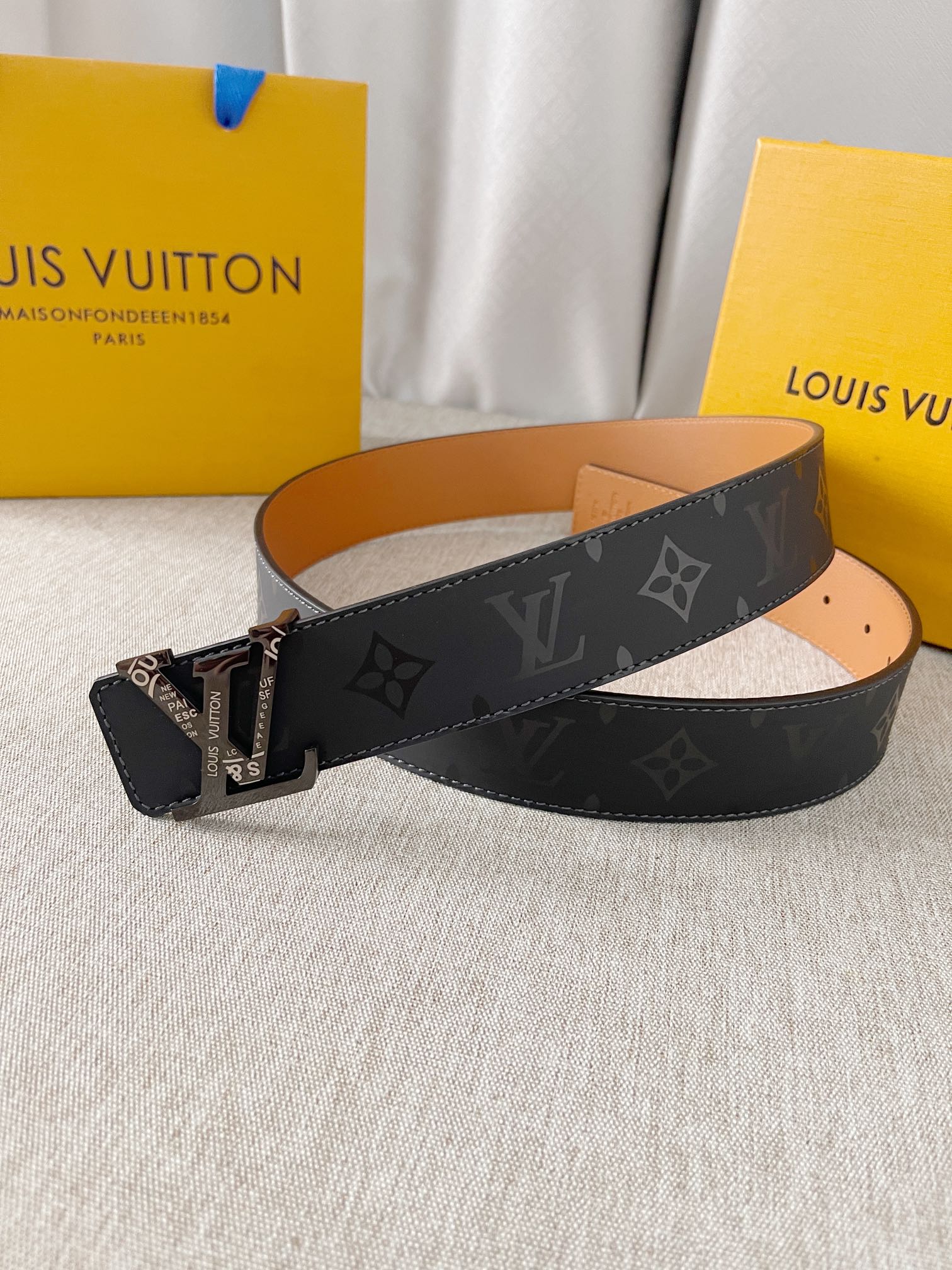 Louis Vuitton Men Belt Width 4cm