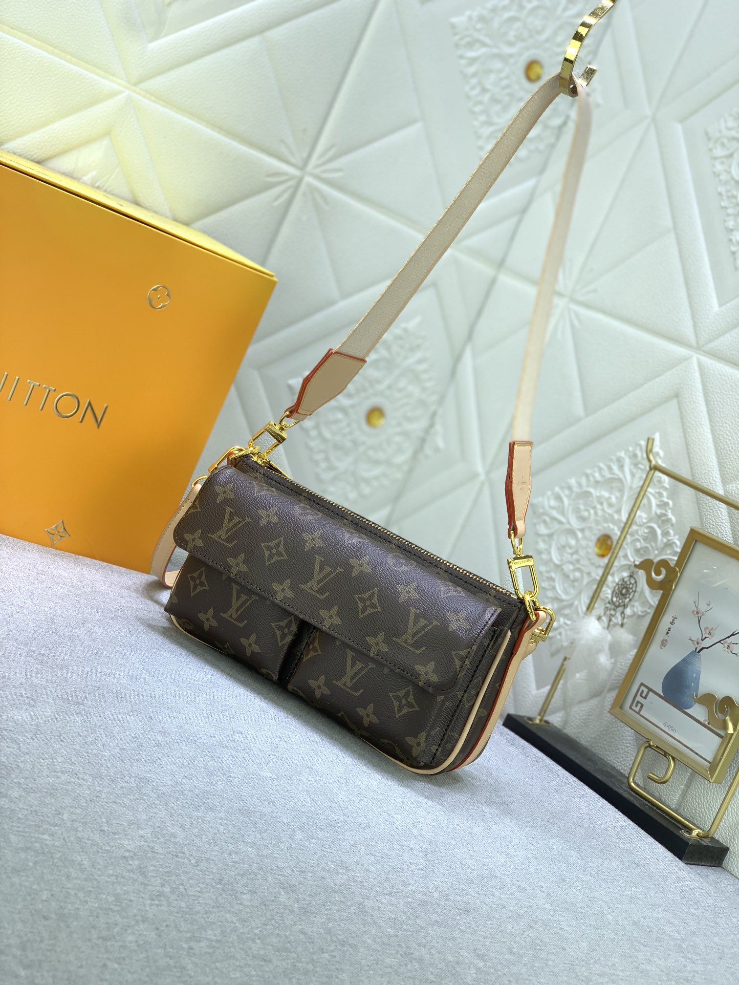 Louis Vuitton M46999 Viva-cité Shoulder Bags Size 25*15*8cm