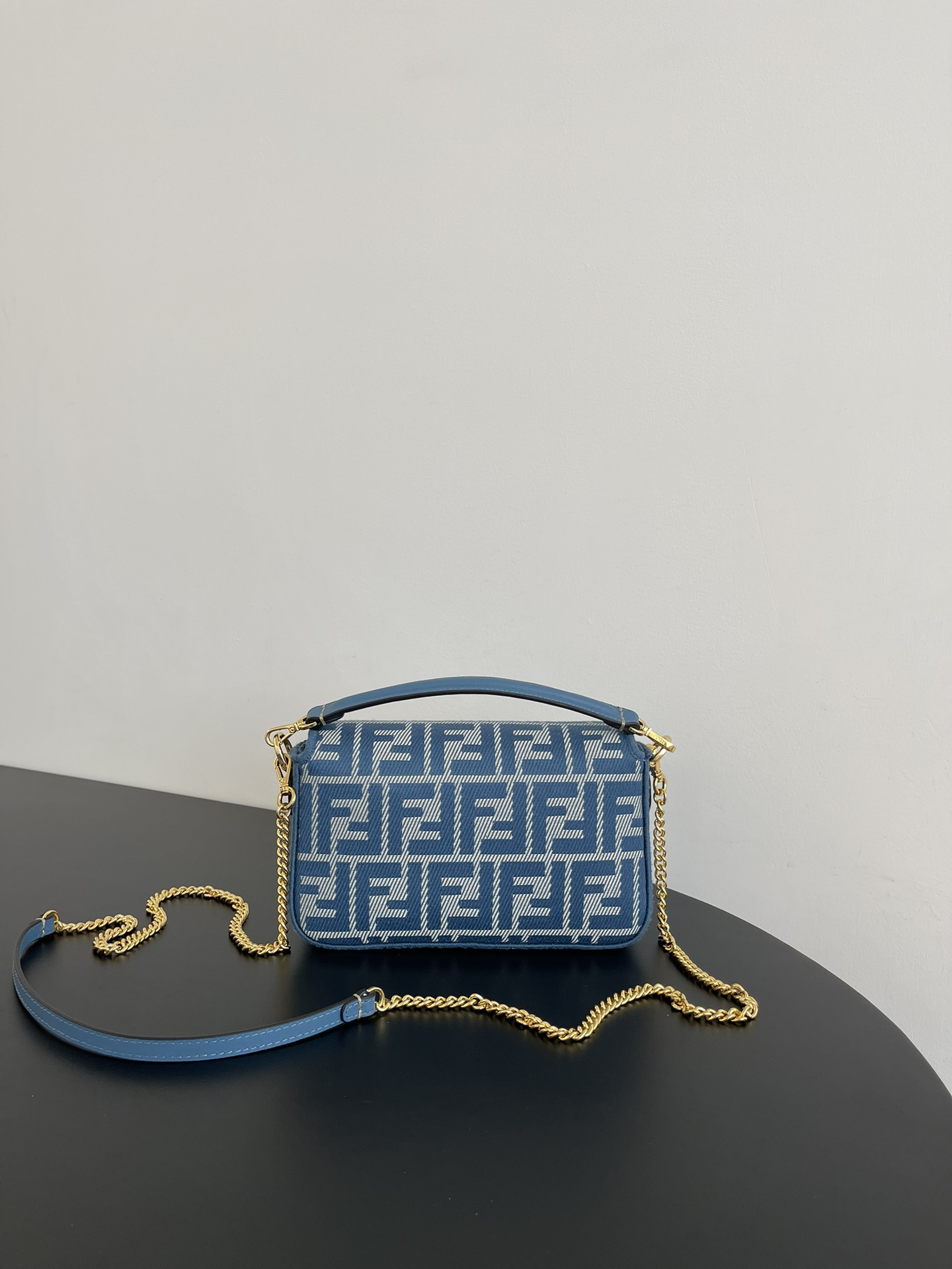 Fendi Baguette Shoulder Bags Small 19*10*4cm