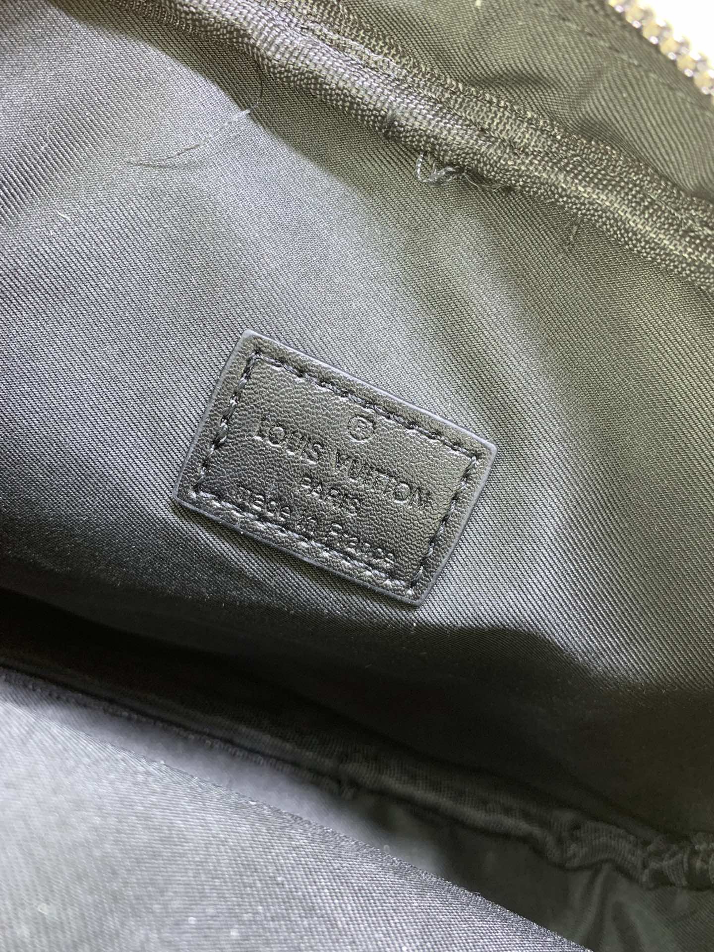 Louis Vuitton M82542 Alpha Shoulder Bags Size 11*18*6cm