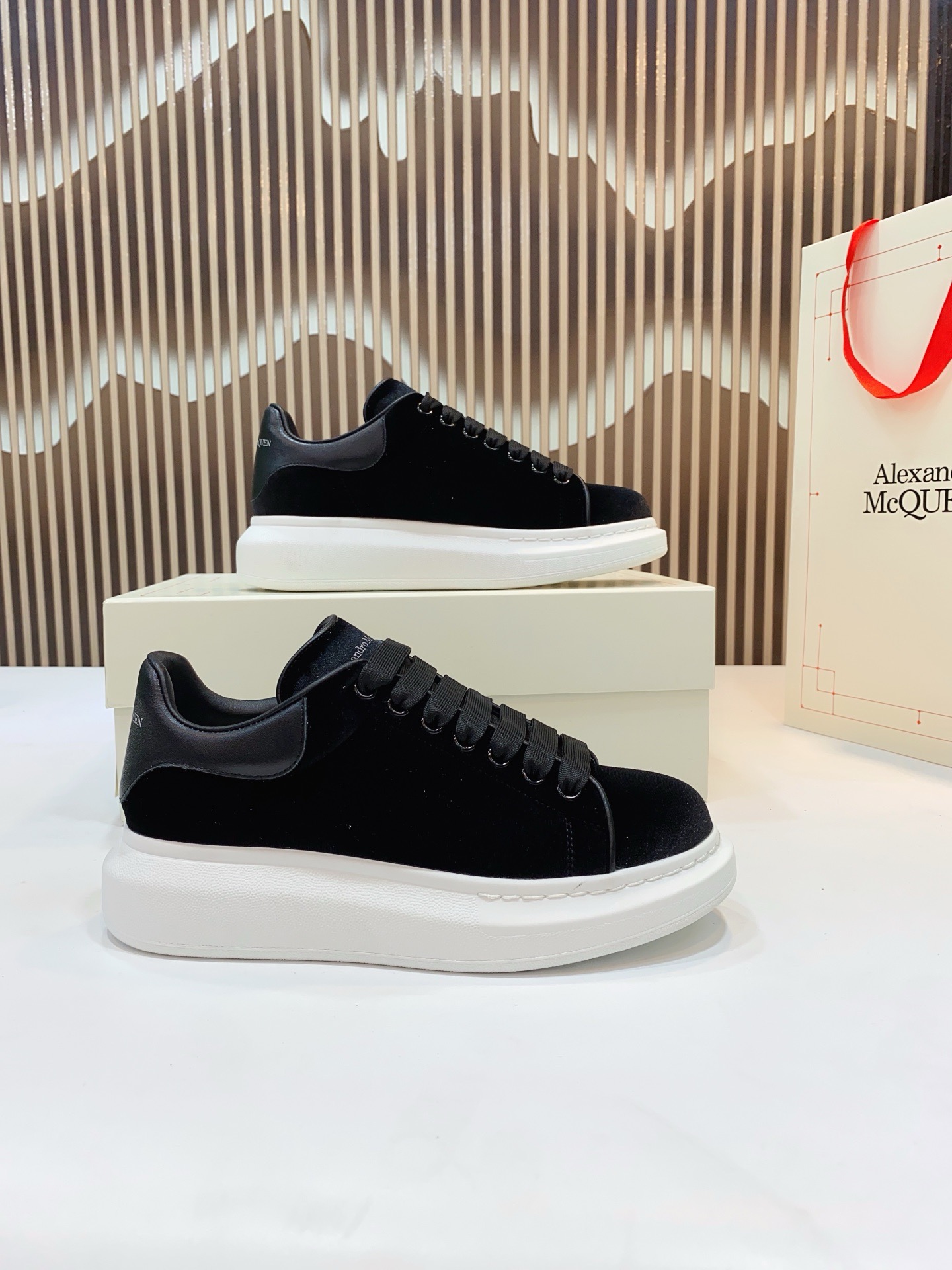 Alexander McQueen OVERSIZED Sneaker Size 35-45