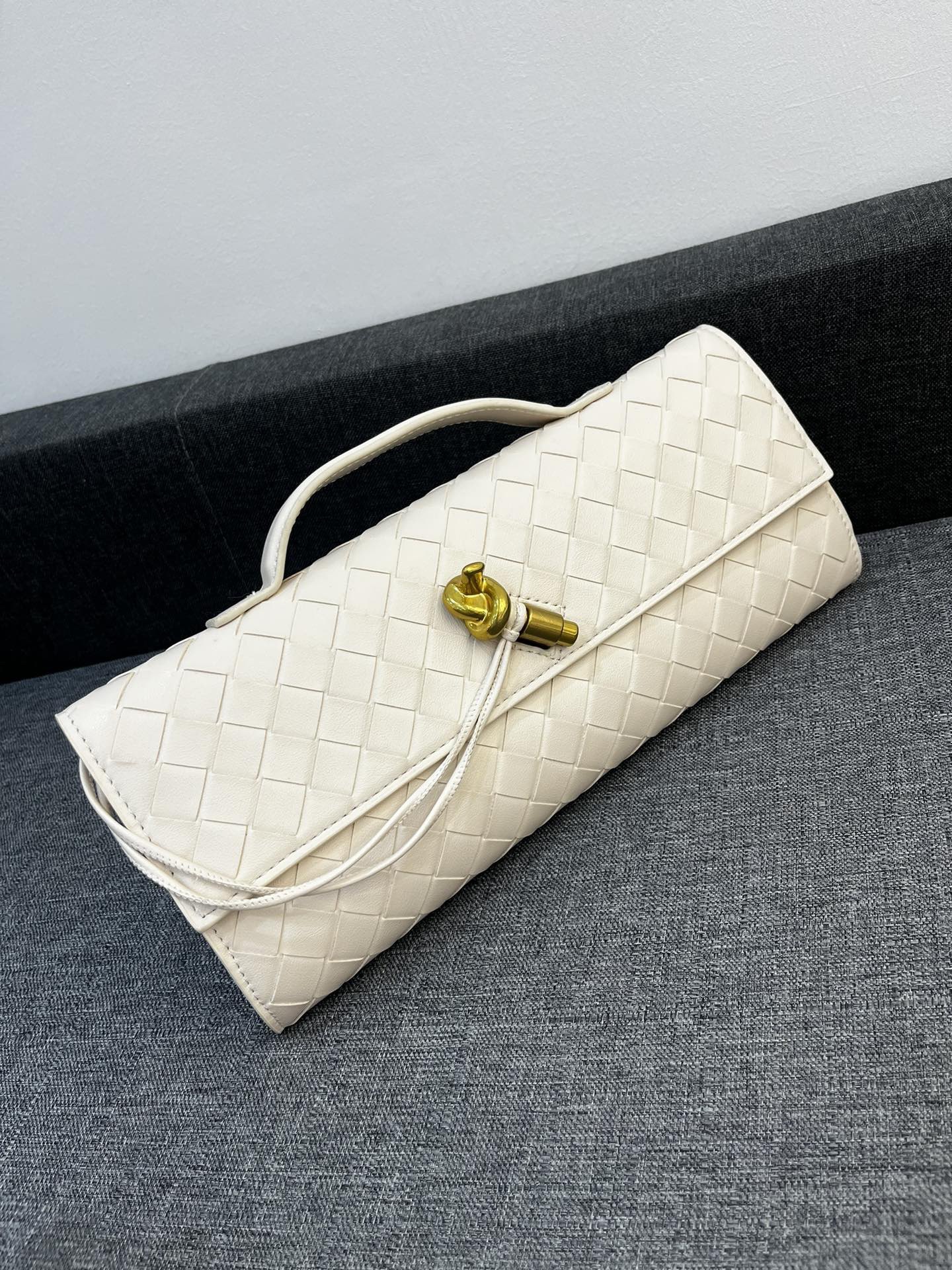Bottega Veneta Andiamo Clutch 30*13*4cm