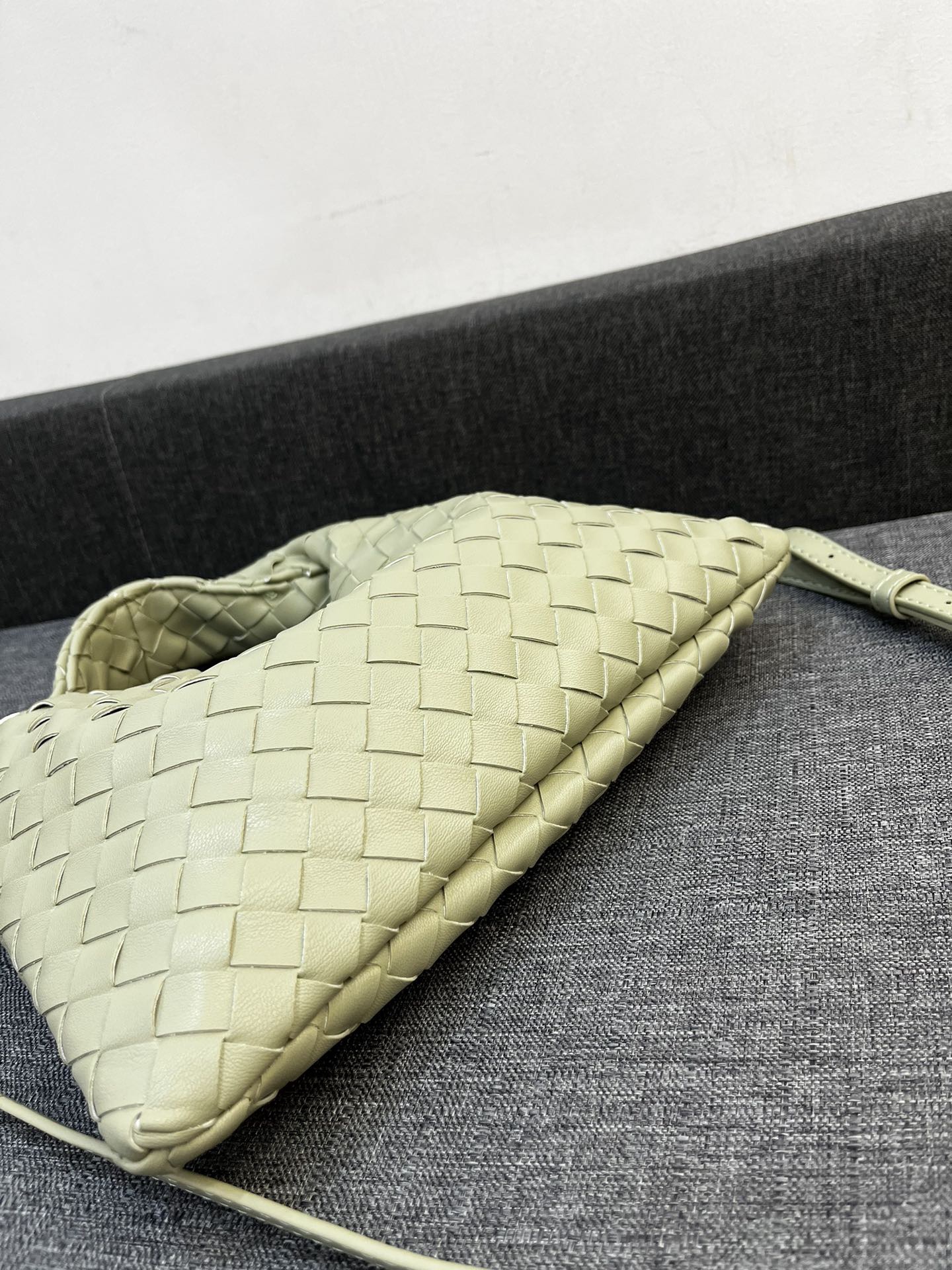 Bottega Veneta HO Shoulder Bags 28*17cm