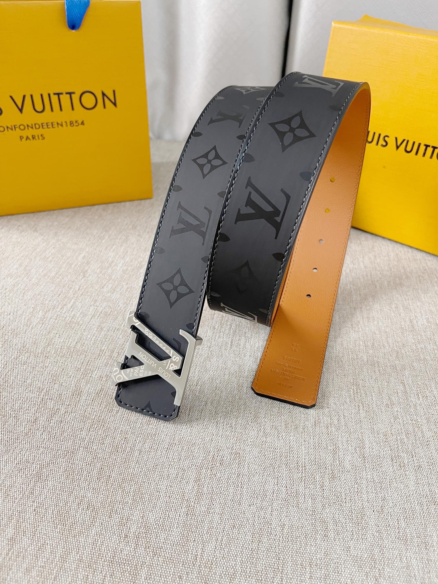 Louis Vuitton Men Belt Width 4cm