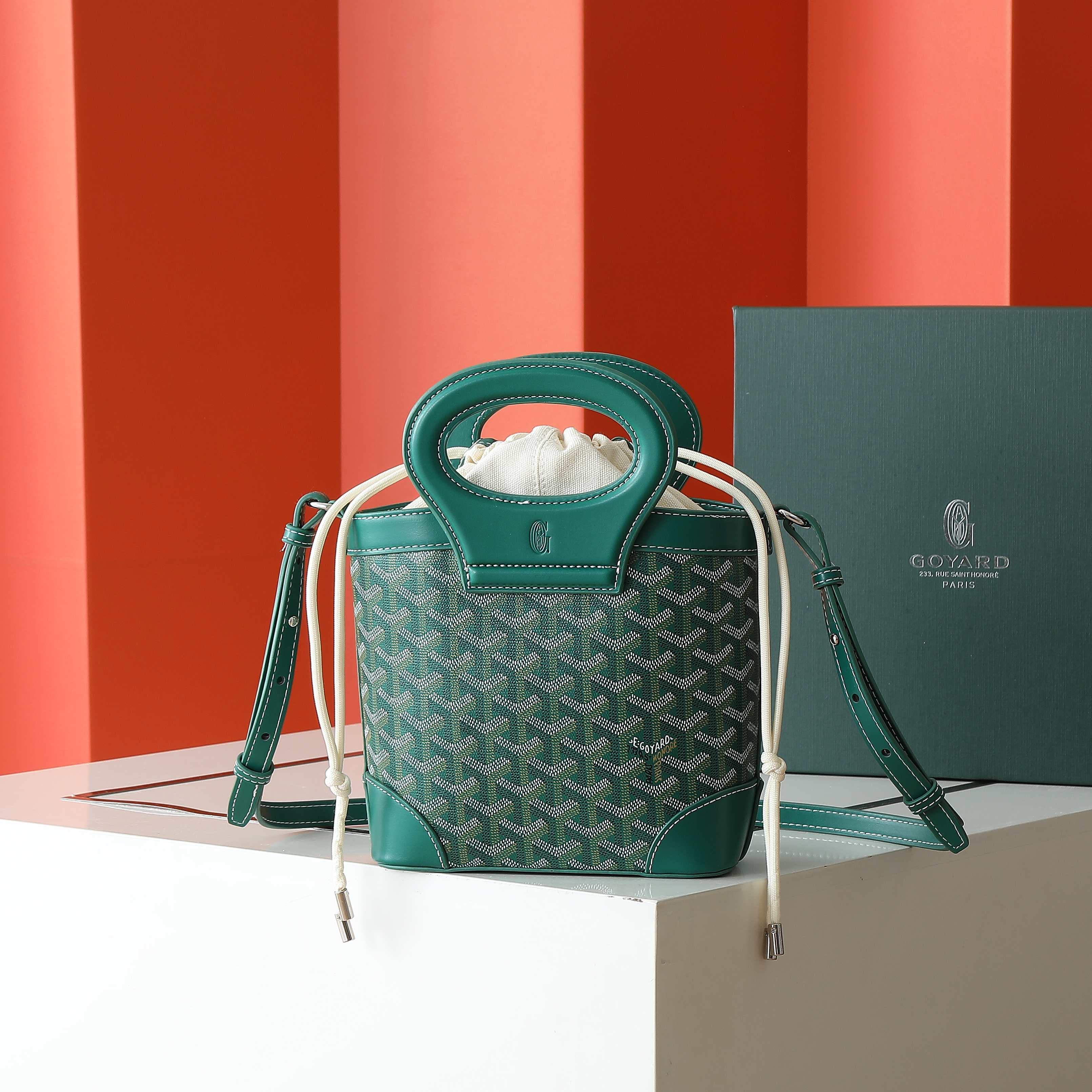 Goyard Beluga Shoulder Bags Size 23*18.5*8cm