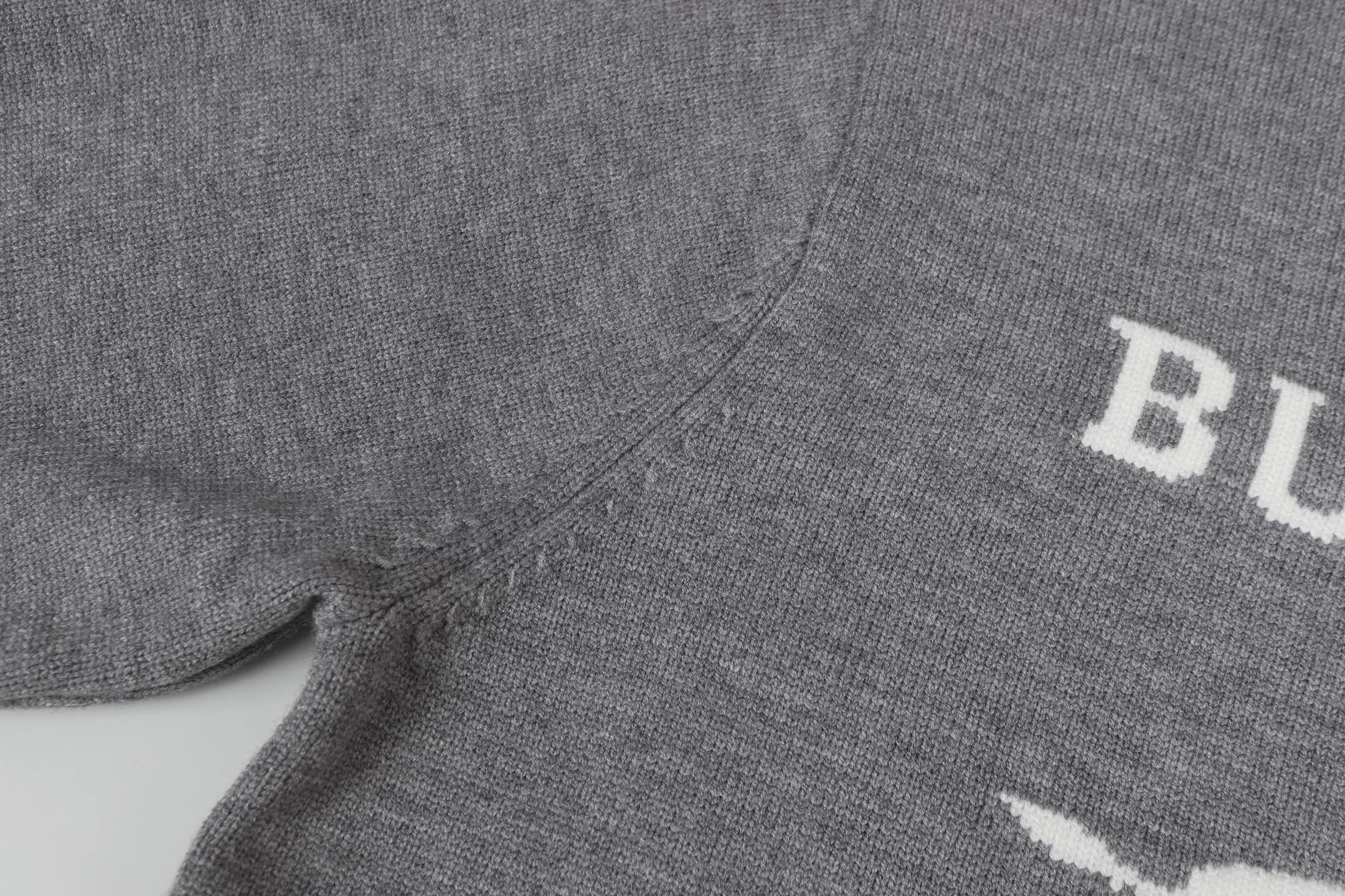 Burberry Unisex Sweatshirt Size S-L