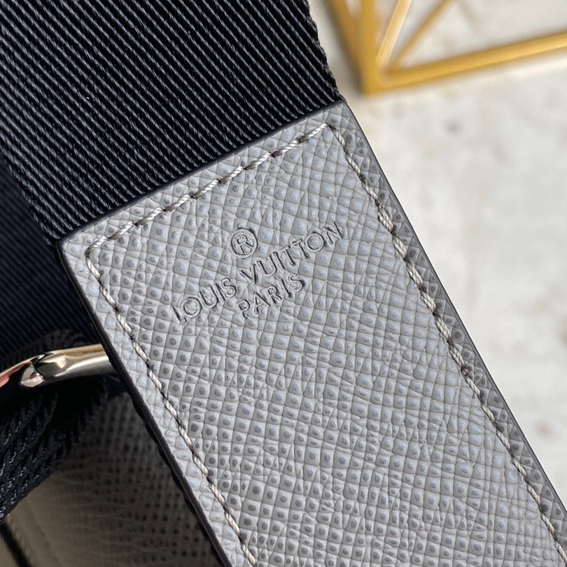 Louis Vuitton M30851 District Men Bags Size 26*20*7cm