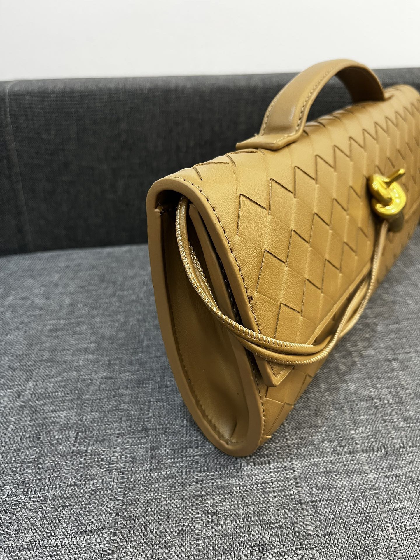 Bottega Veneta Andiamo Clutch 30*13*4cm