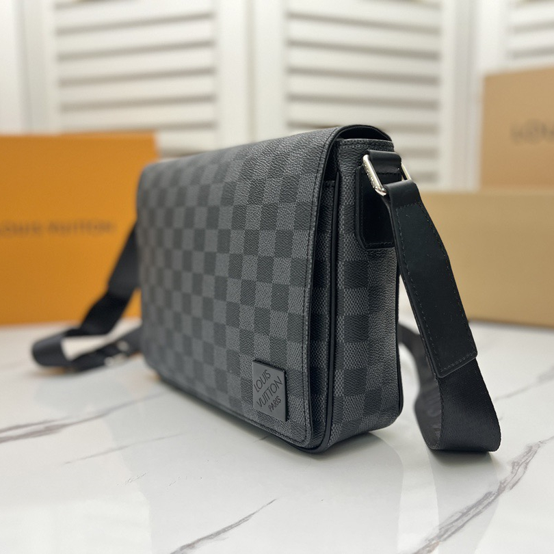 Louis Vuitton N42710 District Men Bags Size 26*20*7cm